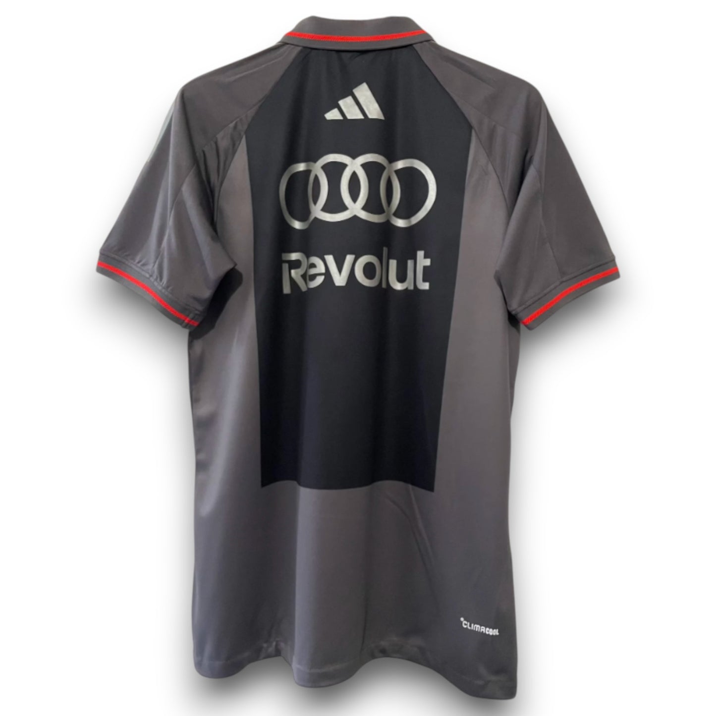 Polo equipo Audi F1 2026